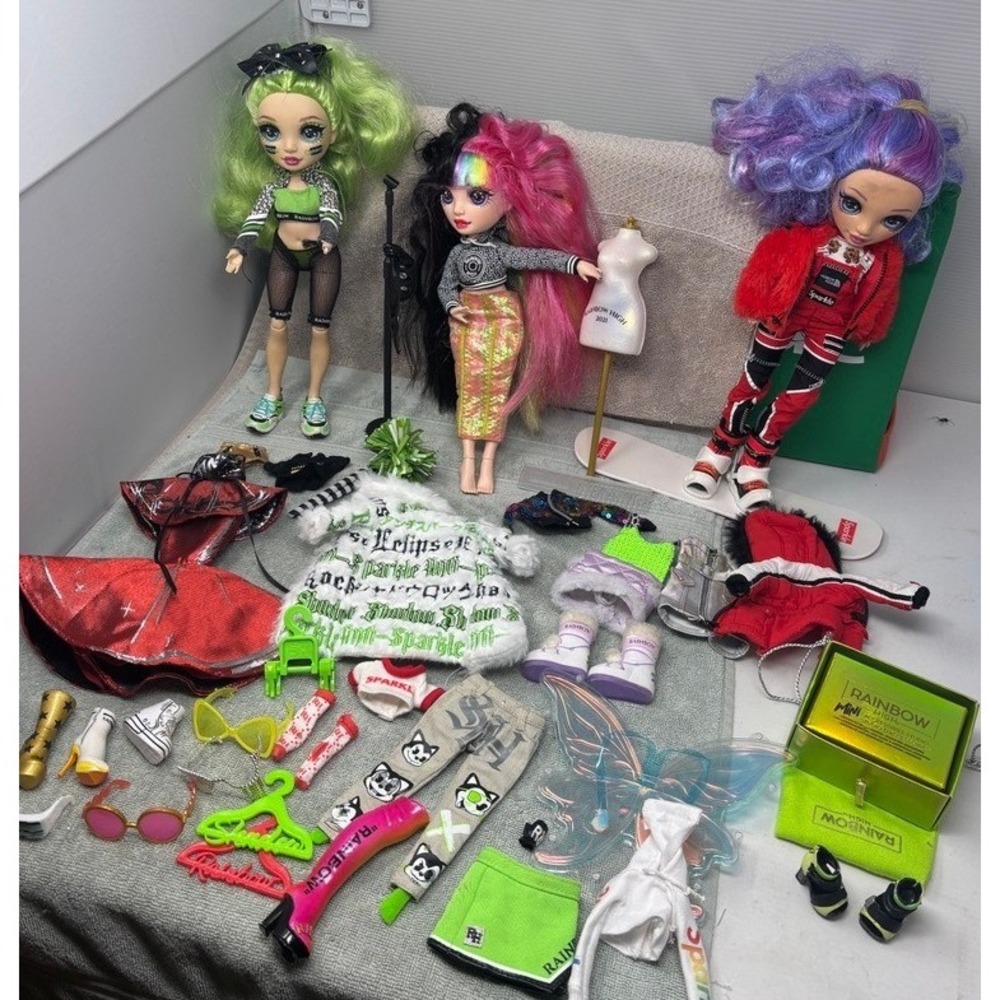 Rainbow High Shadow High Doll Lot 3 Clothes Shoes Accessories Snowboard MGA